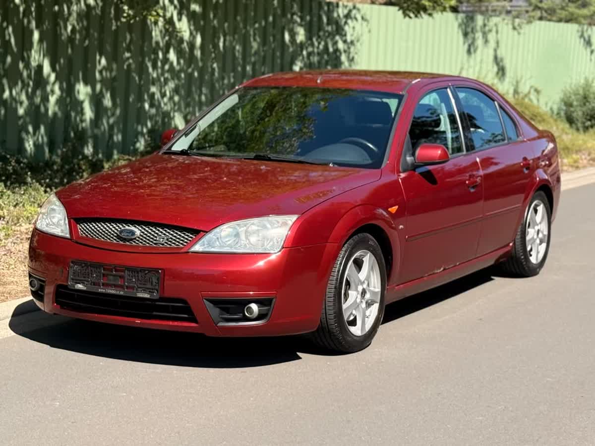 Rote Limousine aus dem Bestand von Auto Jung