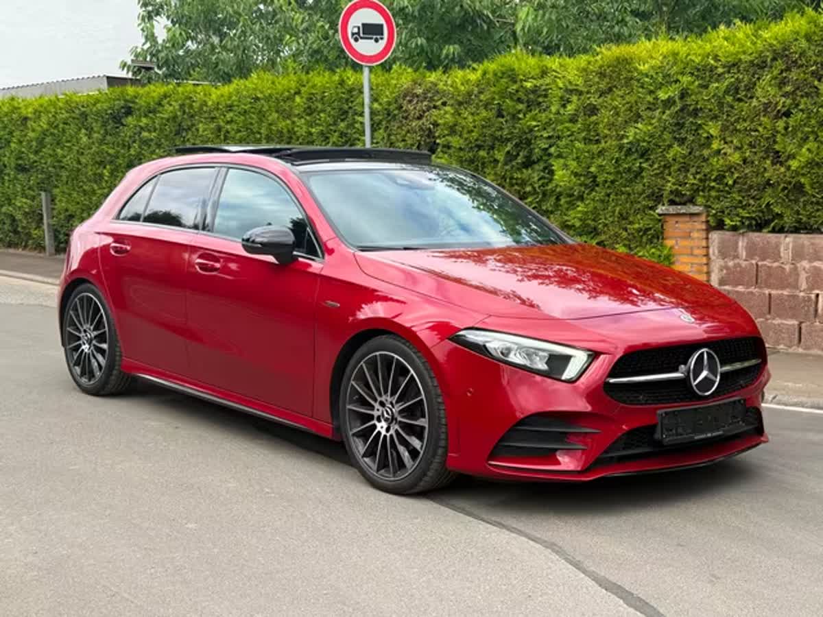 Roter Kompaktwagen aus dem Bestand von Auto Jung